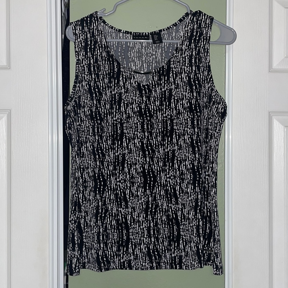 Women’s Fashion Top, Size Medium, Great Condition!